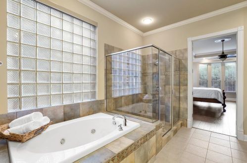 2209 Roadrunner Dr, Lewisville TX  75022-7885 exterior