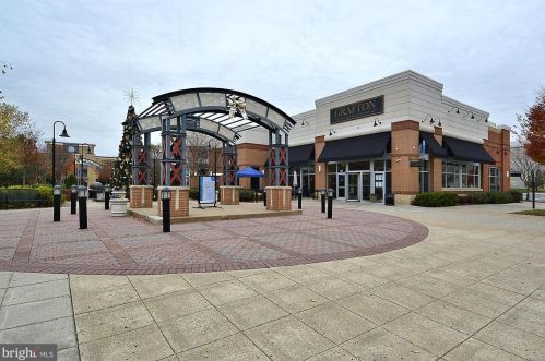 7204 Little Thames Dr, Gainesville VA  20155-4021 exterior