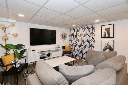 529 Myrtle Ave, Roselle Park NJ  07204-1507 exterior