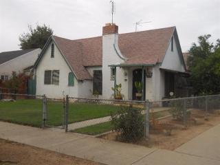 4697 Illinois Ave, Fresno, CA 93702-2547