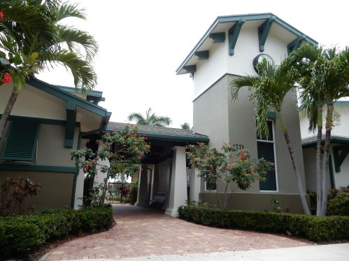 555 Pacific Grove Dr, West Palm Beach, FL 33401-8312