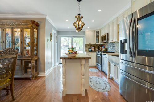 11 Maplewood Rd, Babylon NY  11704-7805 exterior