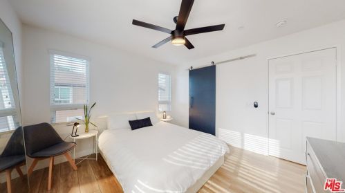 14711 Sherman Way, Van Nuys CA  91405-2215 exterior