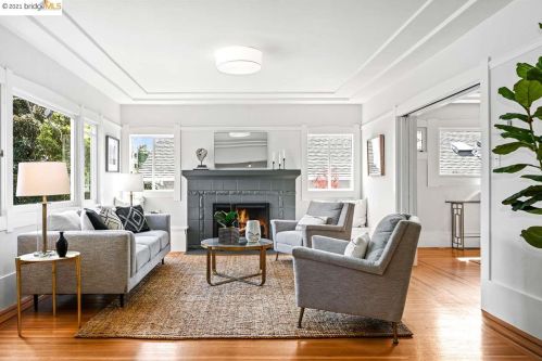 1207 Hampel St, Oakland, CA 94602-1111