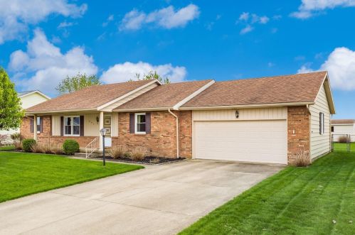 391 Waverly Ave, Washington Ch, OH 43160-2464