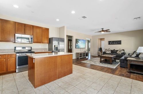 34122 Camelina St, Lake Elsinore CA  92532-2957 exterior