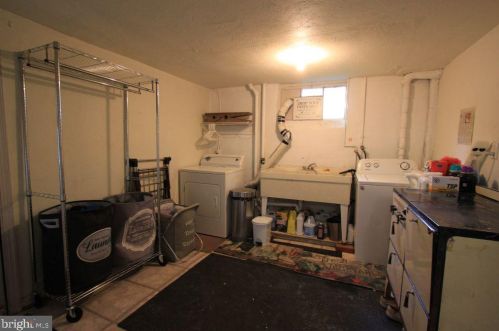 912 Hillwood Ave, Falls Church VA  22042-2421 exterior