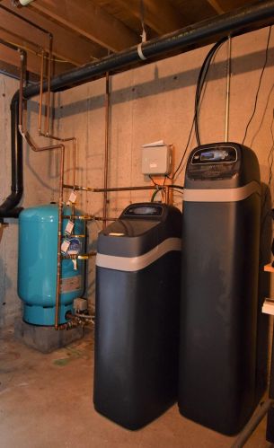 1 San Antonio Dr, Fremont NH  03044-8204 exterior