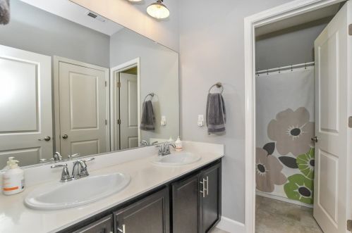 1870 Woodward Ave, Manteca CA  95337-8907 exterior