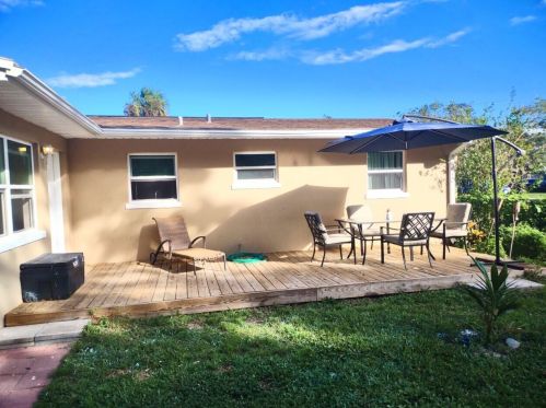 5301 Winter Garden Pkwy, Fort Pierce FL  34951-2064 exterior