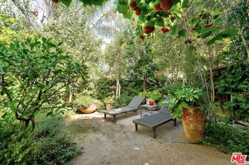 5528 Buffalo Ave, Van Nuys CA 91401-5226 exterior