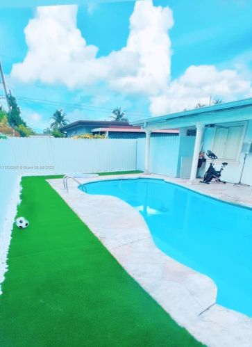 6265 111th Ter, Hialeah FL  33012-2354 exterior