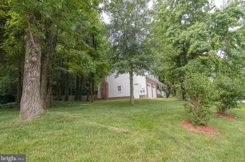 6104 Fox Point Rd, Fredericksburg VA  22407-8330 exterior