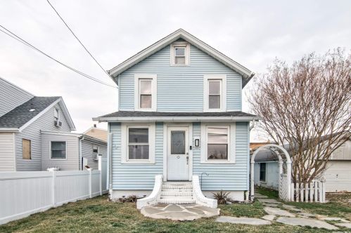 102 Clubhouse Rd, North Bellmore, NY 11710-4705