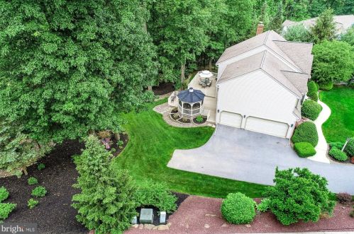 306 Deer Path Dr, Red Lion PA  17356-7800 exterior