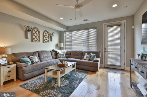 1004 17th St, Philadelphia, PA 19146-1902