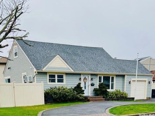 320 Oak Ave, North Lindenhurst, NY 11757-6103