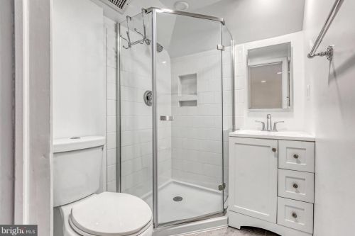 3073 Cleveland Ave, Washington DC 20008-3450 exterior