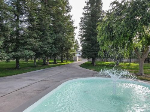 1812 Golf Rd, Turlock CA  95380-9746 exterior
