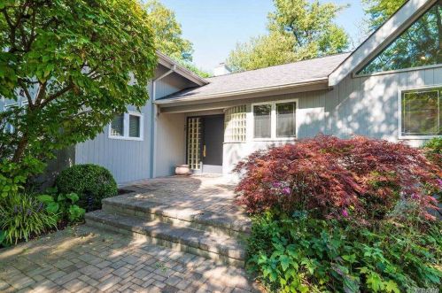 15 Cypress Ave, Great Neck, NY 11024-2035