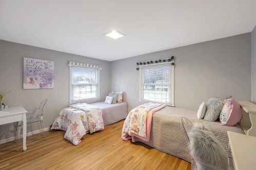 1055 Champagne Dr, Marion OH  43302-6626 exterior