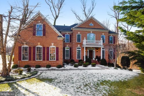 1980 Aiken Hill Ct, Falls Church, VA 22043-1548