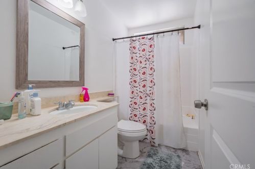 17730 Regency Cir, Bellflower CA  90706-7005 exterior