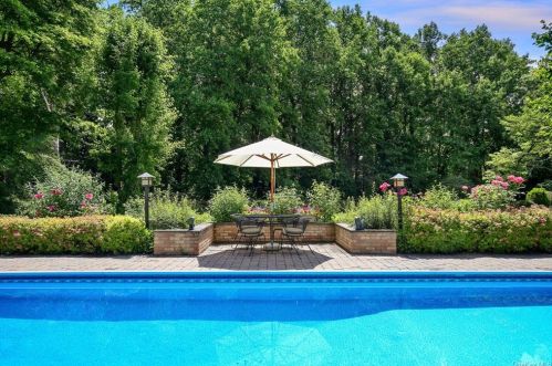 5 Augusta Pl, White Plains NY  10603-1901 exterior