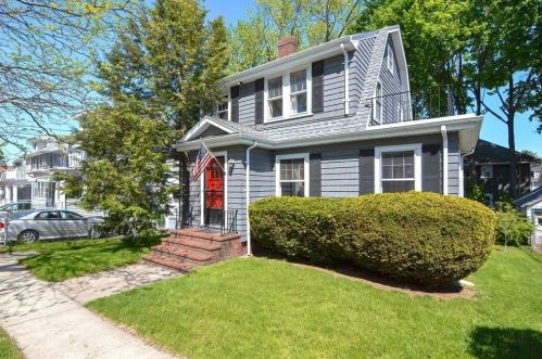 22 Warwick St, Quincy, MA 02170-2215