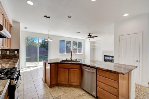 11852 White Rain Way, Rancho Cordova CA  95742-8003 exterior