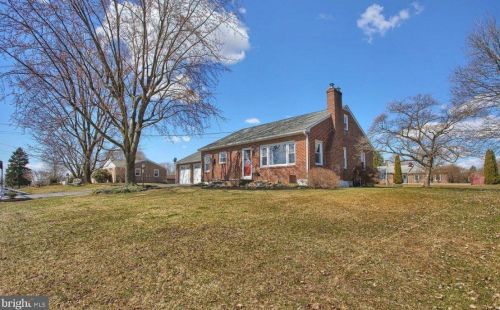 1024 Kercher Ave, Dauberville PA  19533-9389 exterior