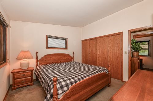 6371 Kinnickinnic Riv Pkwy, Milwaukee WI 53219-3015 exterior