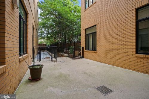 1307 Clifton St, Washington DC 20009-7059 exterior