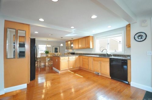 26 Birch St, Waterbury CT  06704-3806 exterior