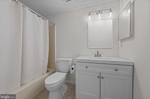 611 Cascade Dr, Mount Laurel NJ 08054-4928 exterior