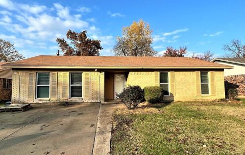 2121 Spanish Trl, Irving TX  75060-7342 exterior