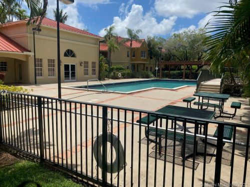 18330 68th Ave, Hialeah FL  33015-3427 exterior