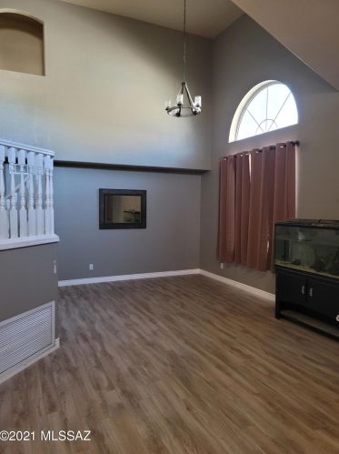 9046 Safflower Ln, Tucson, AZ 85743-8941