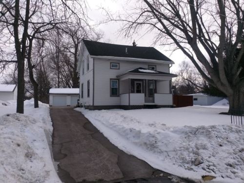 449 Nelson St, Ellsworth, WI 54011-9152