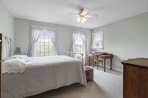 49 Blueberry Ln, Grove City PA  16127-4675 exterior