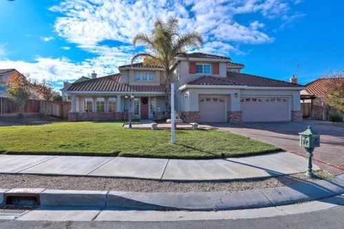 1247 Brook View Ct, Hollister, CA 95023-9178