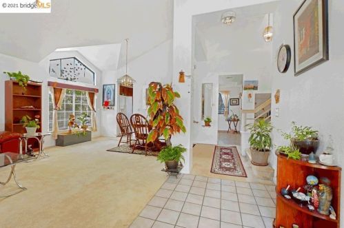 424 Limerick Rd, Pinole, CA 94564-2679