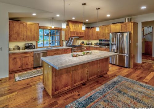 11082 Meek Ct, Truckee CA  96161-2979 exterior