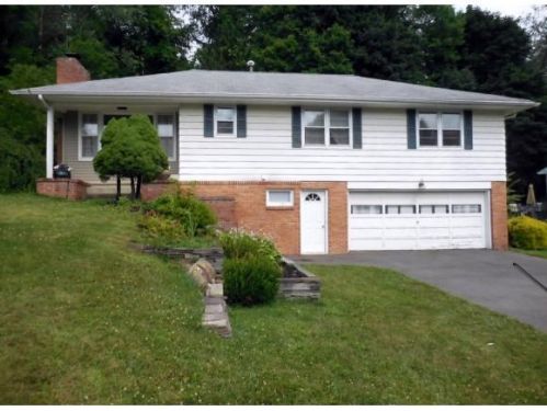 8 Arbutus Ln, Binghamton, NY 13901-1404