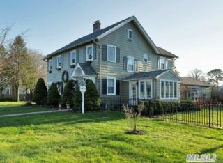 285 Windsor Ave, Brightwaters, NY 11718-1424