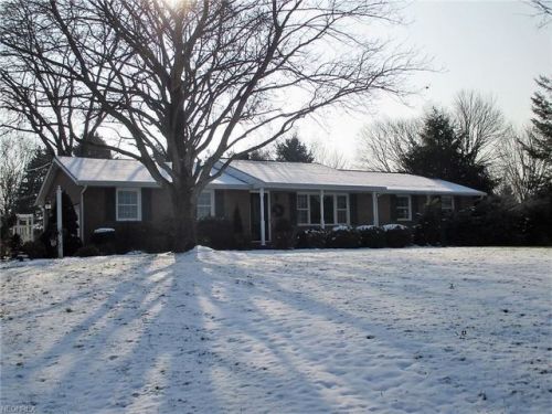 1328 Andrews St, Hartville, OH 44632-9085