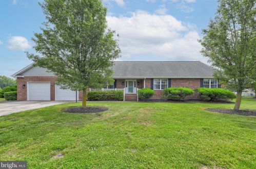 111 Mill Pond Dr, Selbyville, DE 19975-3619