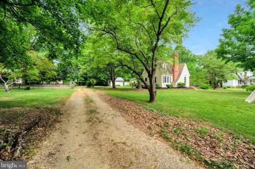142 Main St, Bowling Green VA  22427-9425 exterior