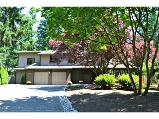 2022 212th Pl, Redmond WA  98075-9302 exterior