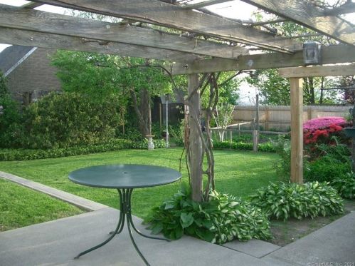 32 Denison Ave, Groton CT  06340-4415 exterior